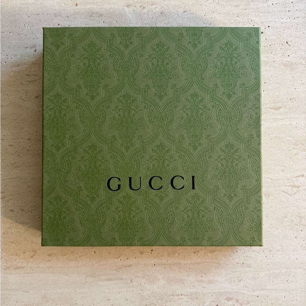 NWT GUCCI GG LOGO & ROSE SQUARE SILK GREEN SCARF💚💝 - Picture 12 of 12